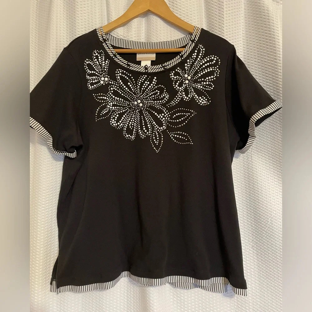 Alfred Dunner cotton blend black cuffed short sleeve blouse beaded floral 1X